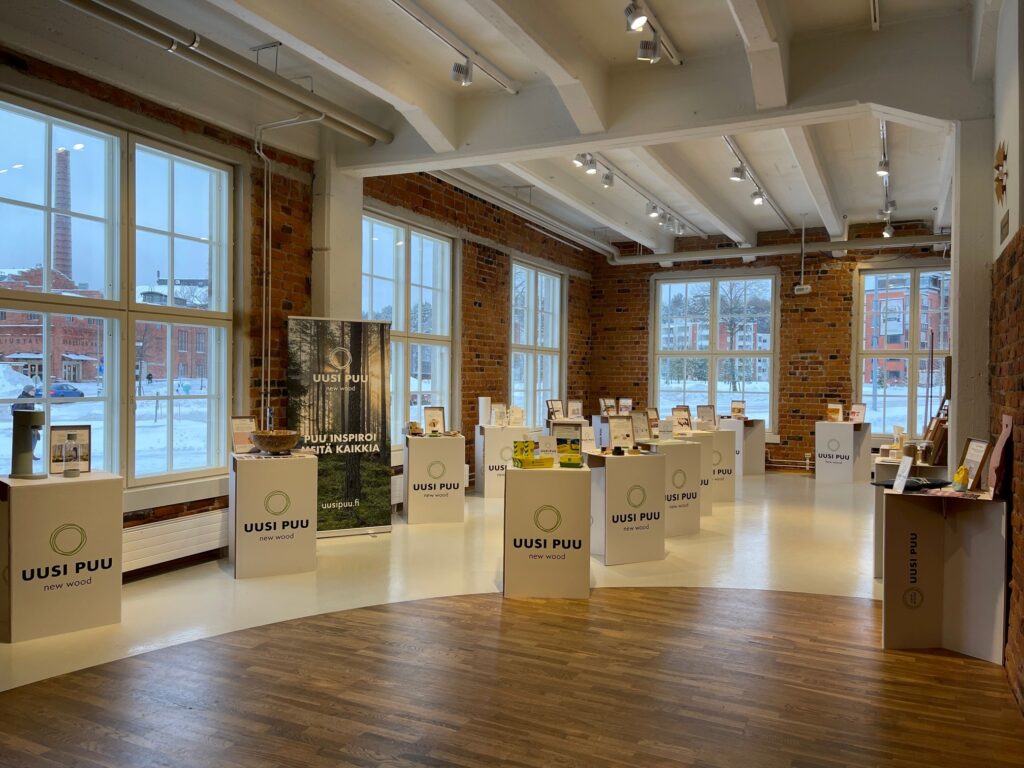 Uusi puu -näyttely Pro Puu -galleriassa